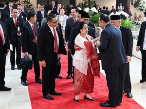 PDIP Cerita Sikap Teliti Megawati di Balik Momen Rapikan Dasi Firli Bahuri