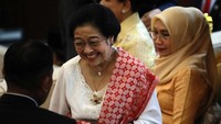 Megawati tersenyum untuk menyapa peserta Sidang Tahunan MPR 2023. Sabqi/CNBC/Pool.  