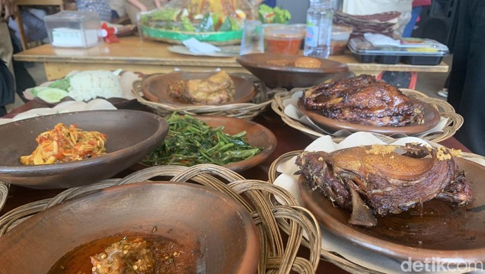 Menu kuliner di Rojo Sambel Si AA di Medan. (Kartika Sari/detikSumut)