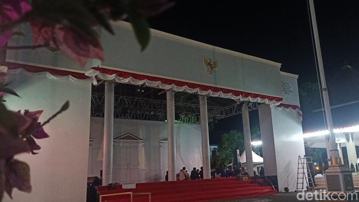 Miniatur Istana Negara di Alun-alun Banjarnegara, Rabu (16/8/2023).