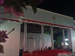 Jelang HUT RI, Pemkab Banjarnegara Bikin Istana Negara di Alun-alun
