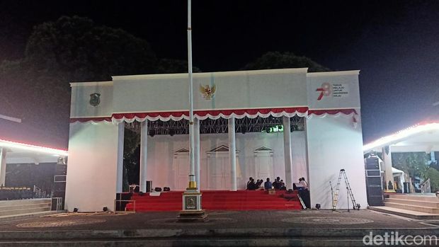 Miniatur Istana Negara di Alun-alun Banjarnegara, Rabu (16/8/2023).