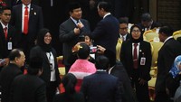Kedua menteri itu juga sempat berbincang sebelum sidang tahunan.  