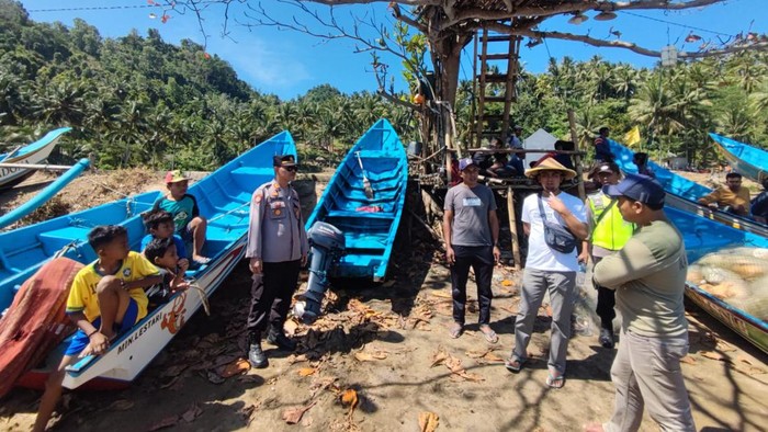 nelayan trenggalek hilang ditelan ombak saat melaut