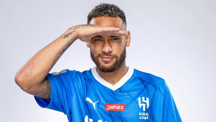 Soccer Football - Neymar signs for Al Hilal - Paris, France - August 15, 2023 Al Hilals new signing Neymar poses in their shirt after signing Al Hilal Sports Club/Handout via REUTERS??ATTENTION EDITORS - THIS IMAGE HAS BEEN SUPPLIED BY A THIRD PARTY. NO RESALES. NO ARCHIVES