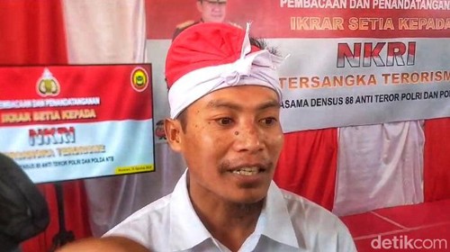 Opik Setiawan alias Hamzah tersangka terorisme asal Lombok Tengah sumpah ikrar setia NKRI.