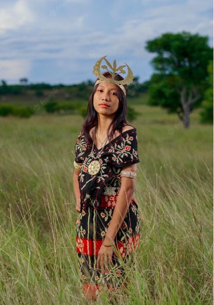 Baju adat wanita suku Rote, NTT.