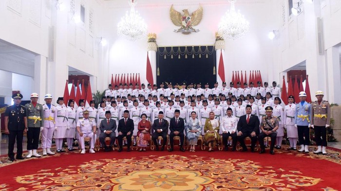 Presiden Jokowi saat mengukuhkan Paskibraka di Istana Negara, Jakarta, Selasa (15/08/2023). (Foto: Humas Setkab/Oji)