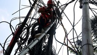 Kabid Utilitas Dinas Bina Marga DKI Jakarta Samsul Bahri mengatakan Pemprov bisa mempidanakan perusahaan yang tak patuh. Adapun, ketentuan sanksi pidana tertuang dalam Peraturan Daerah DKI Jakarta Nomor 8 Tahun 1999 Tentang Jaringan Utilitas. 