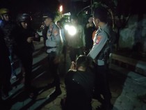 Viral Video Polisi Terperosok Selokan saat Penangkapan Maling di Kasongan