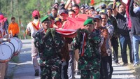 Pengibaran bendera dilakukan di kawasan wisata Bukit Klangon di lereng Gunung Merapi, Padukuhan Kalitengah Lor, Glagaharjo. Foto: Jauh Hari Wawan S/detikJogja 