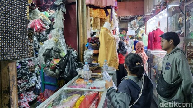 Penjualan Baju Adat hingga Profesi untuk Agustusan Meningkat