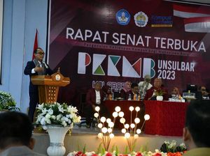 Pj Gubernur Sulbar Cerita Perjuangan Saat Kuliah di Hadapan Maba Unsulbar