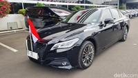 Crown generasi terbaru dengan mesin 2.000 cc turbo 4 silinder mempunyai tenaga 245 PS pada 5.200-5.800 rpm dan torsi 350 Nm di putaran serendah 1.650-4.400 rpm.  
