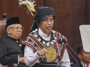 Presiden Jokowi Pakai Baju Adat Tanimbar, Apa Maknanya?