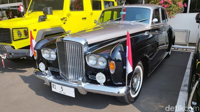 Potret Mobil Bentley Klasik yang Ditumpangi Bamsoet ke Sidang Tahunan Ketua MPR RI Bambang Soesatyo (Bamsoet) datang menggunakan mobil pribadi di Sidang Tahunan MPR dan Sidang Bersama DPR-DPD 2023.