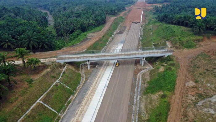 Kementerian PUPR mengebut penyelesaian konstruksi Jalan Tol Serang-Panimbang di Provinsi Banten. Proyek ini ditargetkan rampung pada 2024 mendatang.