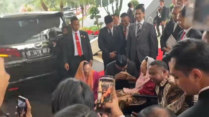 Prabowo cium tangan Sinta Nuriyah Wahid usai sidang tahunan