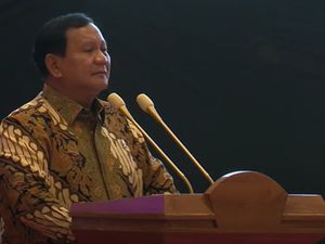 Janji Prabowo Entaskan Kemiskinan di RI: Makan-Susu Gratis untuk Siswa