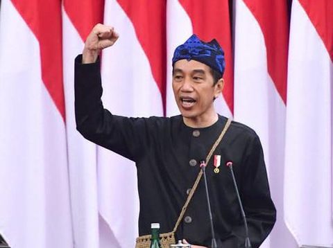 Presiden Joko Widodo (Jokowi) memakai baju adat Suku Baduy di sidang tahunan MPR/DPR 2021 pada Senin (16/8). (Foto: Biro Pers Sekretariat Presiden)