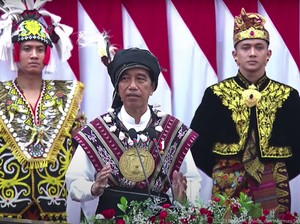 Sejarah dan Filosofi Tenun Ikat di Baju Adat Tanimbar yang Dipakai Jokowi