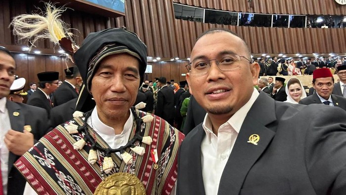 Presiden Jokowi diajak selfie oleh Andre Rosiade. (dok. istimewa).