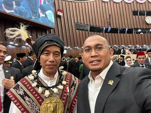 Momen Akrab Jokowi dan Andre Rosiade Usai Sidang Tahunan