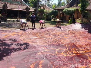 Manfaatkan Limbah, Perajin Kulon Progo Ciptakan Batik Garuda Raksasa
