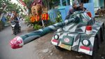 Sambut HUT RI, Kampung Ini Dihias dengan Reog hingga Kapal Selam