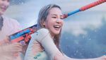 Potret Sandara Park Basah-basahan di Water Bomb Festival