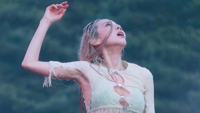 Potret Sandara Park Basah-basahan di Water Bomb Festival