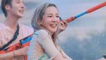 Potret Sandara Park Basah-basahan di Water Bomb Festival