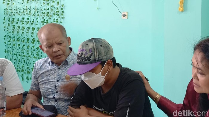 Seorang suami di Solo, inisial IPN (20) yang menjadi korban kebrutalan istrinya, YC (34), Rabu (16/8/2023). Sang istri nekat memotong alat kelaminnya.