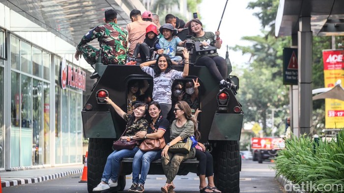 Seru! Bisa Jajal Alutsista dan Keliling Naik Anoa di Mal Tangsel