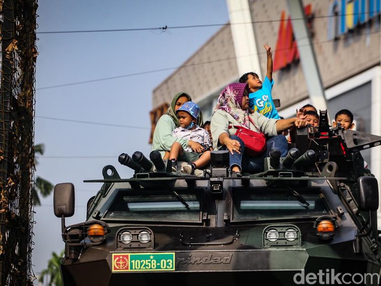 Seru! Bisa Jajal Alutsista dan Keliling Naik Anoa di Mal Tangsel