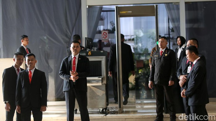 TNI-Polri Jaga Ketat Sidang Tahunan MPR Sidang tahunan MPR/DPR digelar di Gedung DPR, Jakarta, Rabu (16/8/2023). Sebanyak 2.450 personel gabungan siaga untuk mengamankan jalannya sidang tersebut.