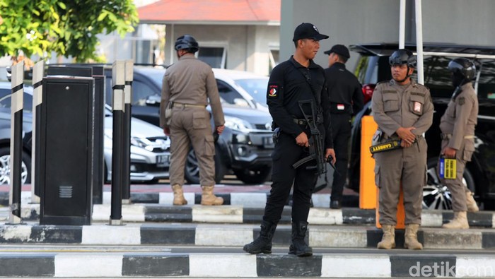 TNI-Polri Jaga Ketat Sidang Tahunan MPR Sidang tahunan MPR/DPR digelar di Gedung DPR, Jakarta, Rabu (16/8/2023). Sebanyak 2.450 personel gabungan siaga untuk mengamankan jalannya sidang tersebut.
