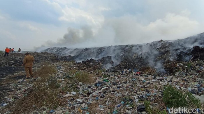 Lokasi TPA Sukawinatan Palembang yang terbakar selama 3 hari, kini sudah padam.