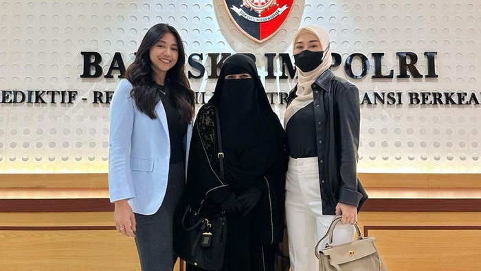 Umi Pipik dan Marissya Icha polisikan Oklin Fia.