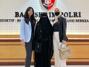 Umi Pipik-Marissya Icha Dapat Dukungan Banyak Artis Untuk Polisikan Oklin Fia
