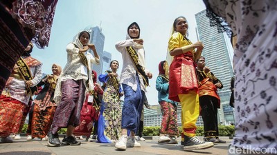 100 Duta Maritim Indonesia Menari Bersama di Bundaran HI