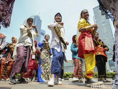 100 Duta Maritim Indonesia Menari Bersama di Bundaran HI