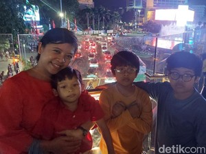 Warga Depok Kagum Lihat Video Mapping di Air Mancur Bundaran HI: Edukatif