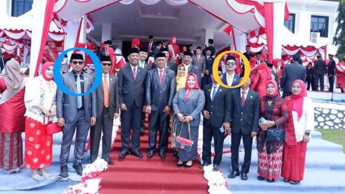 Anggota DPRD Sinjai Kamrianto (lingkaran biru) dan Muhammad Wahyu (lingkaran kuning) foto bersama usai mengikuti upacara HUT RI di Kantor Bupati Sinjai.