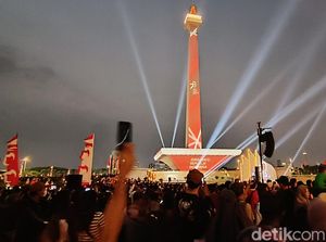 Warga Menyemut di Monas, Tak Sabar Lihat Video Mapping Malam Ini