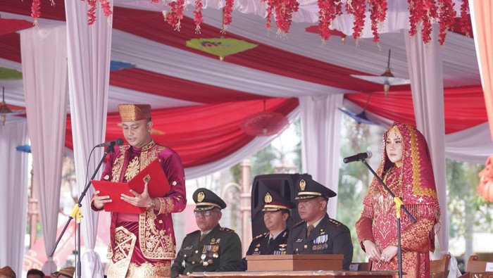 Bupati Klaten Sri Mulyani menghadiri upacara HUT RI di Alun-alun Klaten, Kamis (17/8/2023). Bupati Klaten Sri Mulyani menghadiri upacara HUT RI di Alun-alun Klaten, Kamis (17/8/2023).