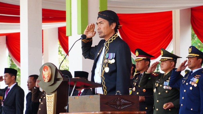 Bupati Madiun Ahmad Damawi Bupati Madiun Ahmad Damawi