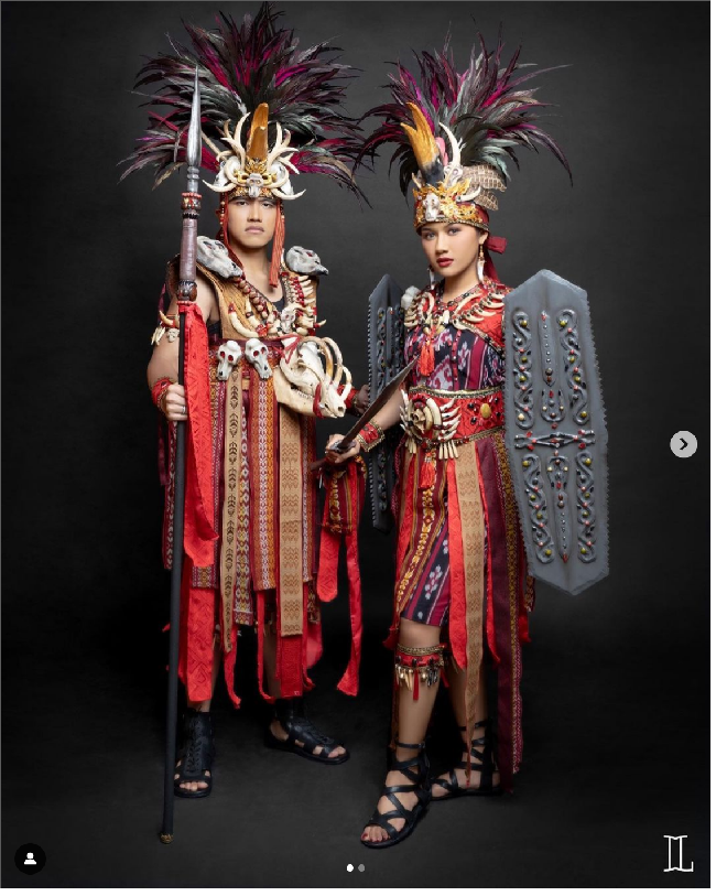 “Mulanya kawasaran dilakukan untuk menjalankan ritual Mahsasau. Kawasaran kawakyang berarti melindungi dan asaran yang berarti sama atau berlaku seperti artinya, Kawasaran menjadi sama seperti leluhur di masa lalu, menjadi pelindung tanah, pelindung negeri, pelindung kehidupan. Foto: Dok. Instagram, YouTube Sekretariat Presiden