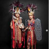 “Mulanya kawasaran dilakukan untuk menjalankan ritual Mahsasau. Kawasaran kawakyang berarti melindungi dan asaran yang berarti sama atau berlaku seperti artinya, Kawasaran menjadi sama seperti leluhur di masa lalu, menjadi pelindung tanah, pelindung negeri, pelindung kehidupan. Foto: Dok. Instagram, YouTube Sekretariat Presiden