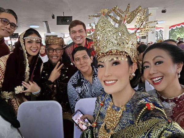 10 Foto Gaya Artis Ikut Upacara HUT RI di Istana, Putri Ariani Hingga Ayu Dewi